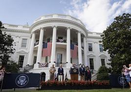 El presidente de EE UU, Joe Biden, y la primera dama, Jill Biden, durante la ceremonia en la Casa Blanca por el 4 de julio.