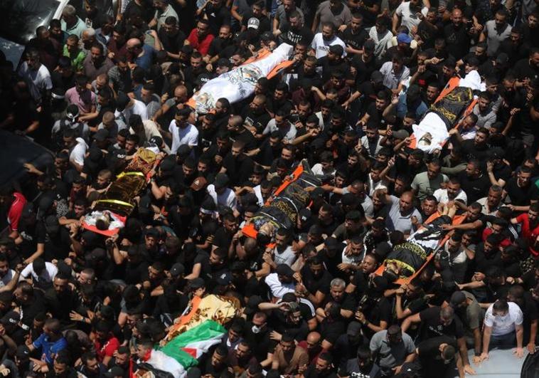 Multitudinario funeral en el campo de refugiados de Yenín.