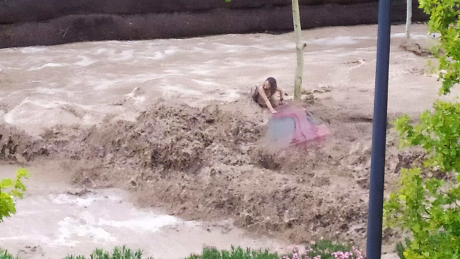 Una impresionante tromba de agua y granizo colapsa Zaragoza