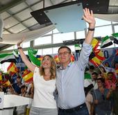 El bloqueo de Murcia da una baza a Feijóo para sacudirse la sombra de Vox