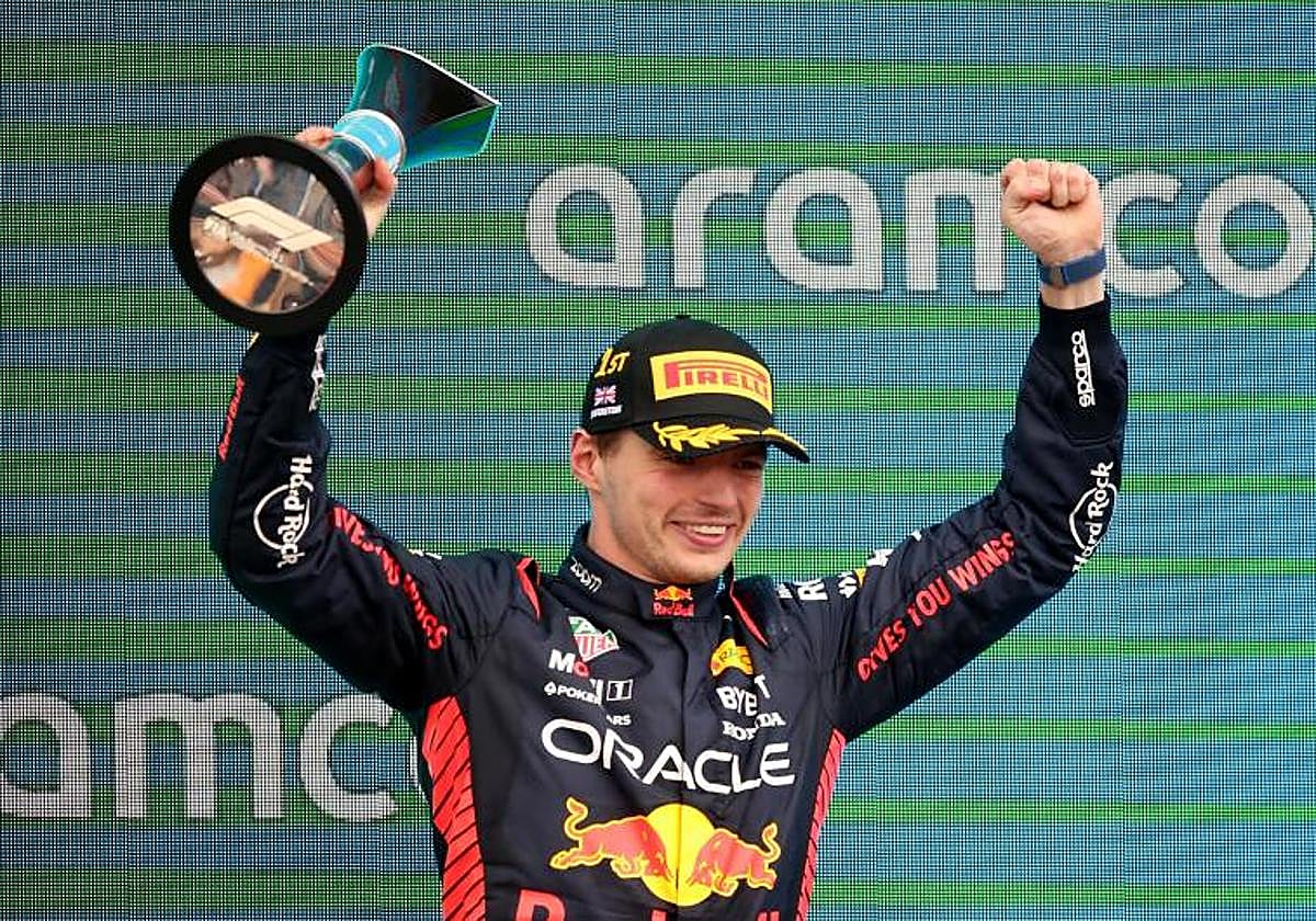 Max Verstappen celebra su victoria en Silverstone.