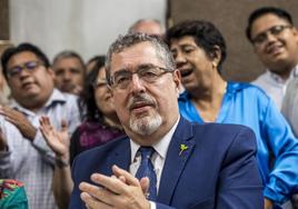 Bernardo Arévalo, candidato a la Presidencia por el partido Movimiento Semilla, en una conferencia de prensa este jueves en Ciudad de Guatemala.