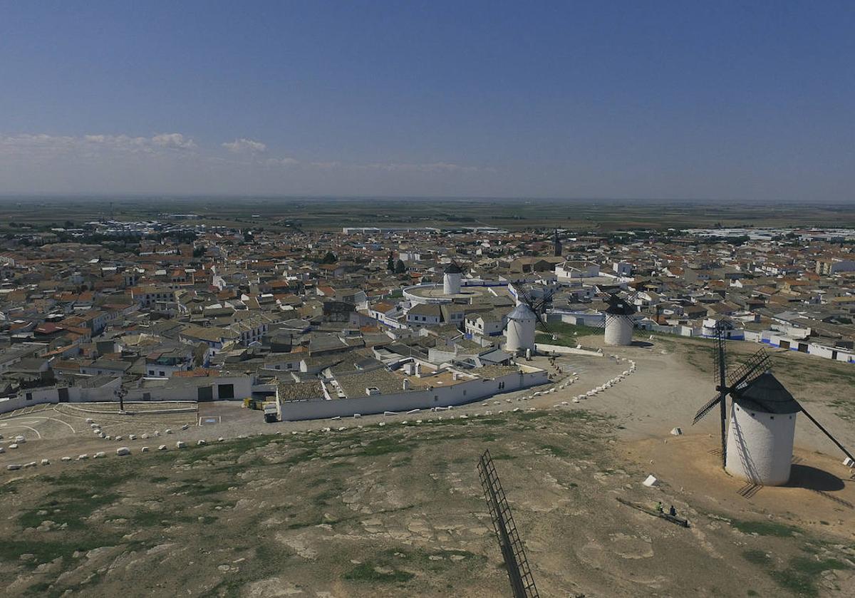 Campo de Criptana. Vista del pueblo manchego desde el Cerro de los Molinos.