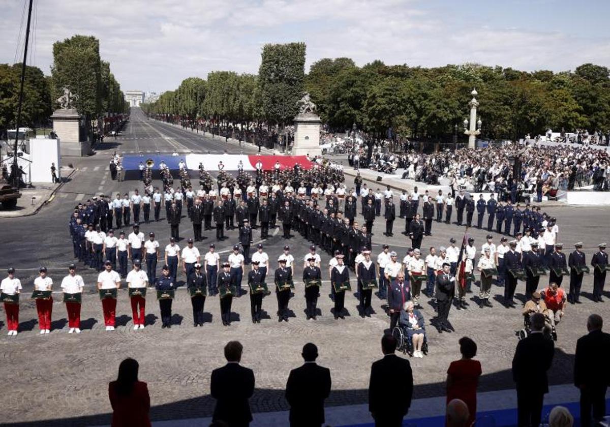 Los Campos Elíseos acogieron el desfile de las Fuerzas Armadas francesas.