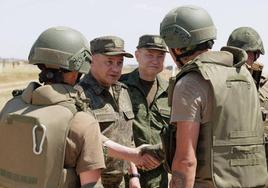 El ministro de Defensa ruso, Sergei Shoigú, supervisa el entrenamiento de las unidades recién formadas con militares contratados