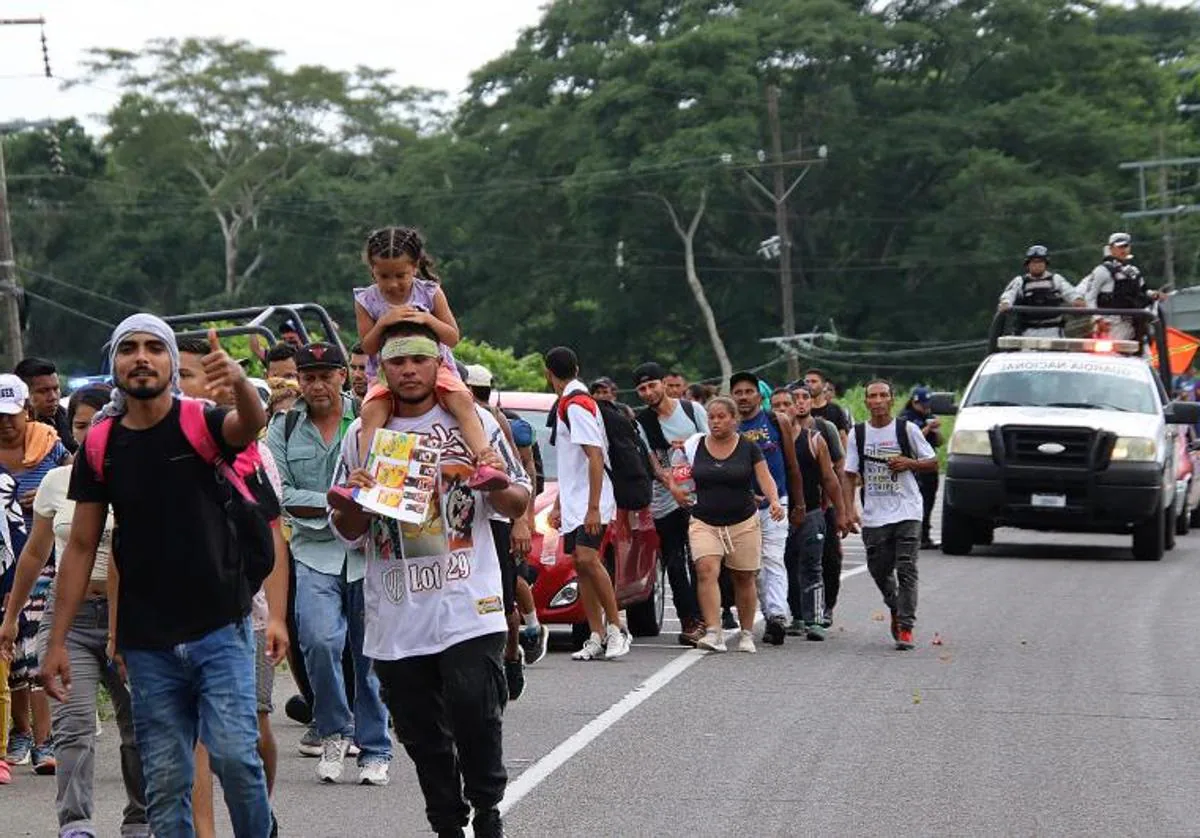 Una caravana de un millar de migrantes avanza en M xico rumbo a