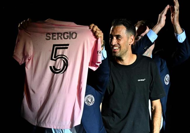 Sergio Busquets, con el '5' del Inter Miami.