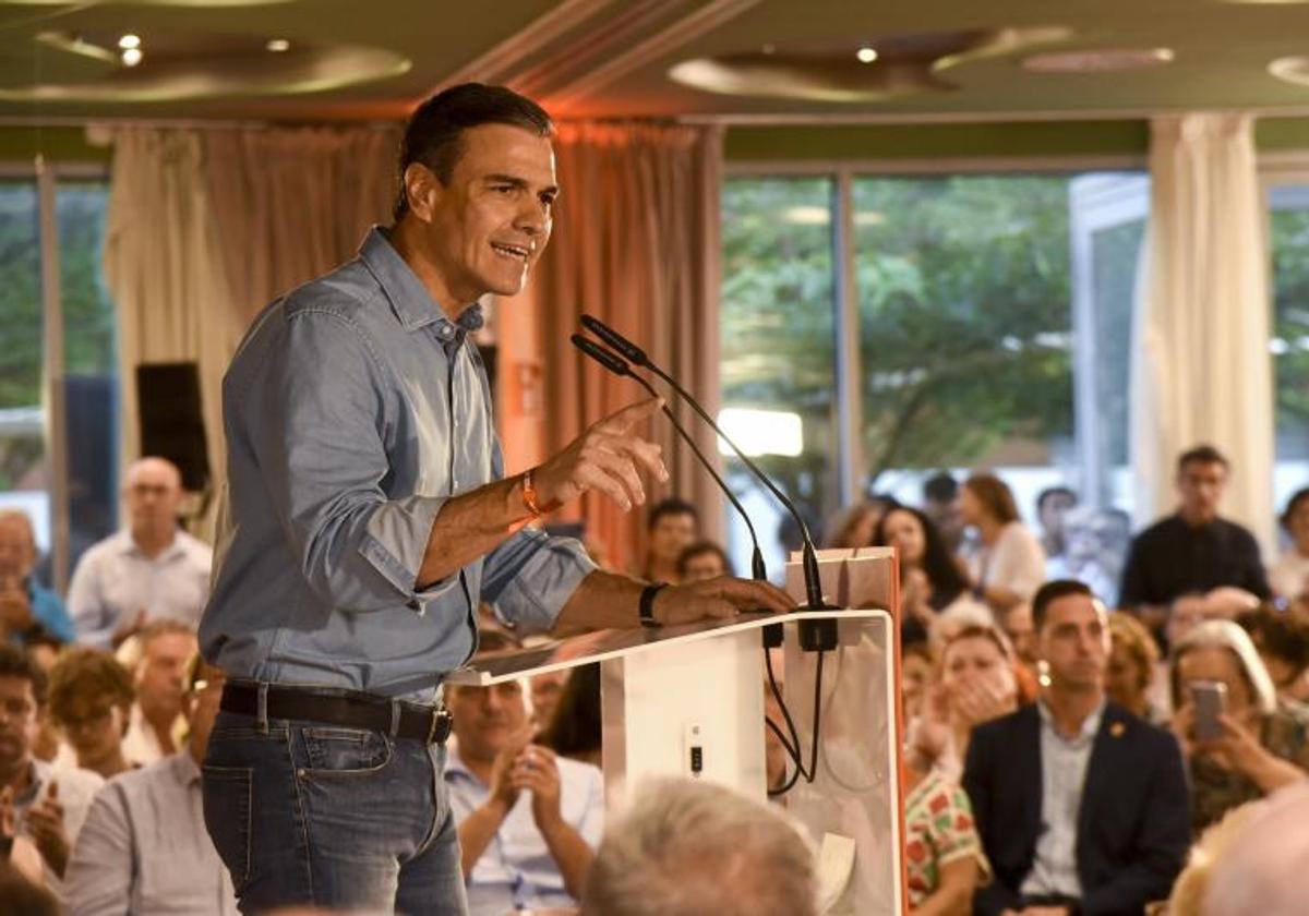 Entre el traje de presidente de la UE y la camisa del PSOE