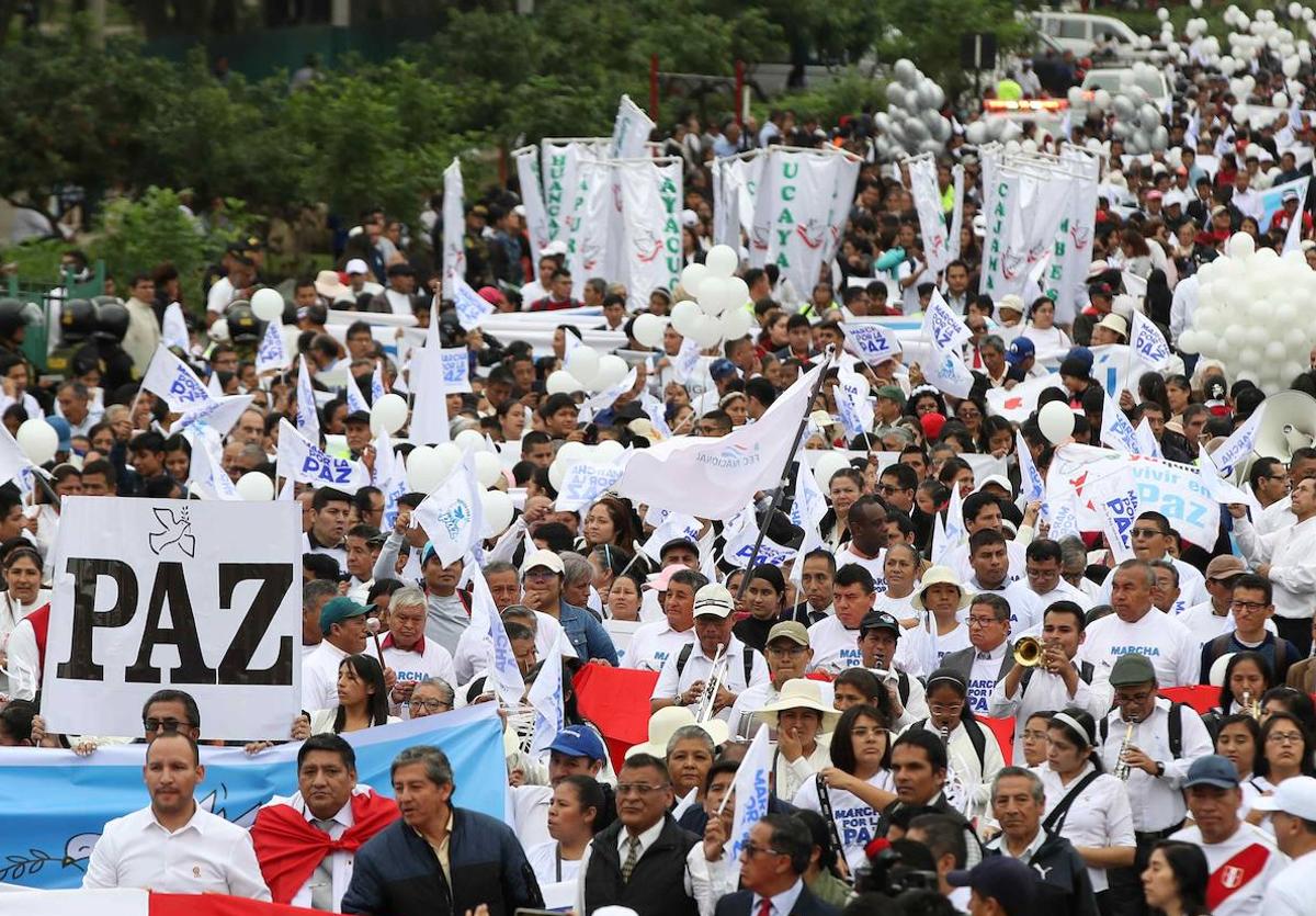 Cientos de personas marcharon en Lima días antes de la nueva jornada de protestas