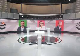 La jornada electoral de hoy estará marcada por el debate a tres que protagonizarán esta noche Sánchez, Díaz y Abascal en TVE.