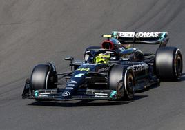 Lewis Hamilton rueda con su Mercedes en Hungaroring.