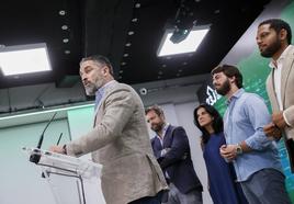 El presidente de Vox, Santiago Abascal, comparece ante los medios de comunicación en su sede de Madrid tras conocerse los resultados electorales.