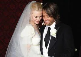 La actriz Nicole Kidman junto a su marido, el cantante Keith Urban, el día de su boda, en Sidney.
