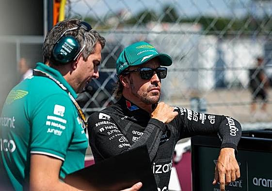 Fernando Alonso, con gesto serio en Hungaroring.