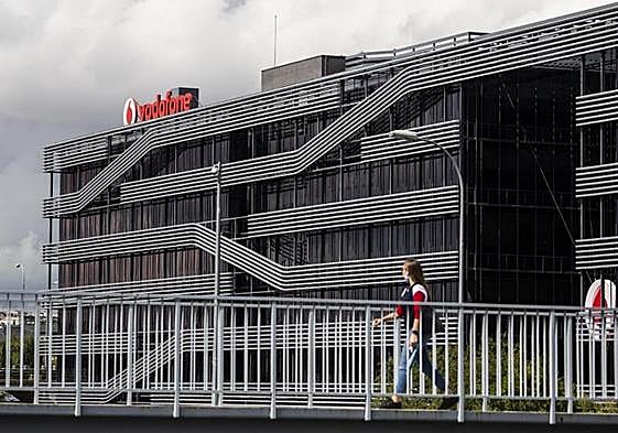 Vodafone frena la caída de ingresos en España por la subida de precios