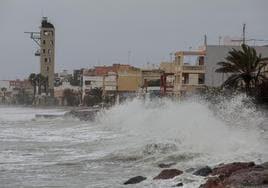 El mar golpeando la costa levantina.