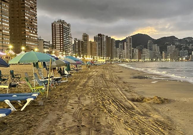 Primera línea a las 6:30 de la mañana en Benidorm.