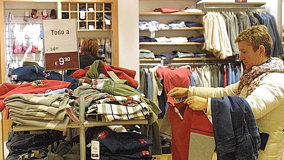 El Banco de España constata que el alza de indefinidos dispara el gasto familiar