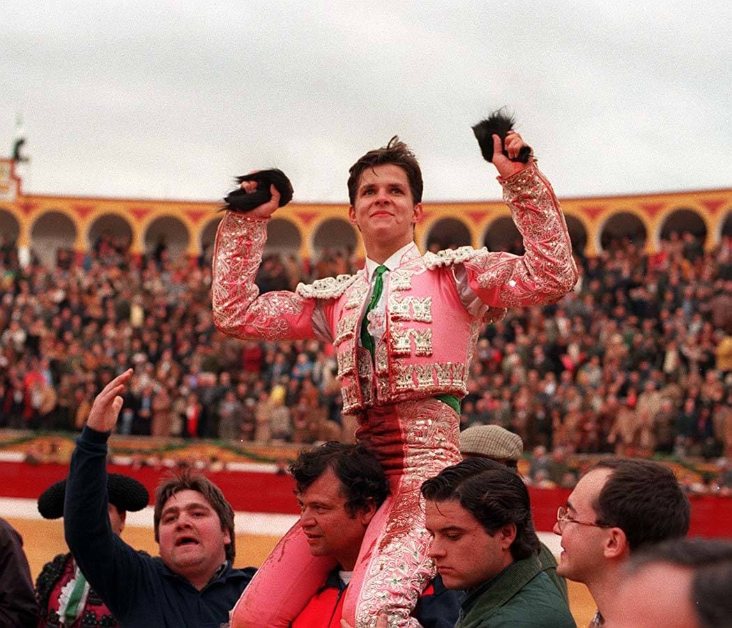 El Juli sale a hombros en su corrida en solitario en la Plaza de Torors de Olivenza en 1999
