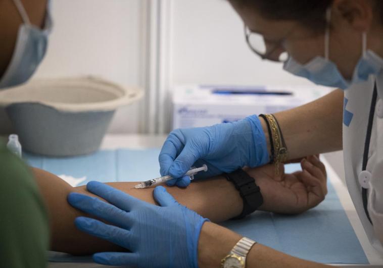 Sanidad impulsa la vacunación contra la viruela del mono para evitar brotes este verano