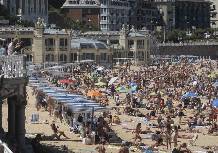 Las olas de calor en Europa ponen en jaque la industria turística de España