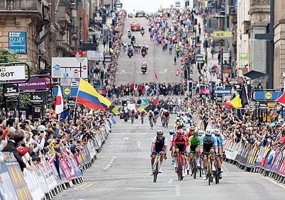 Van der Poel sube al arcoíris en un Mundial para la historia