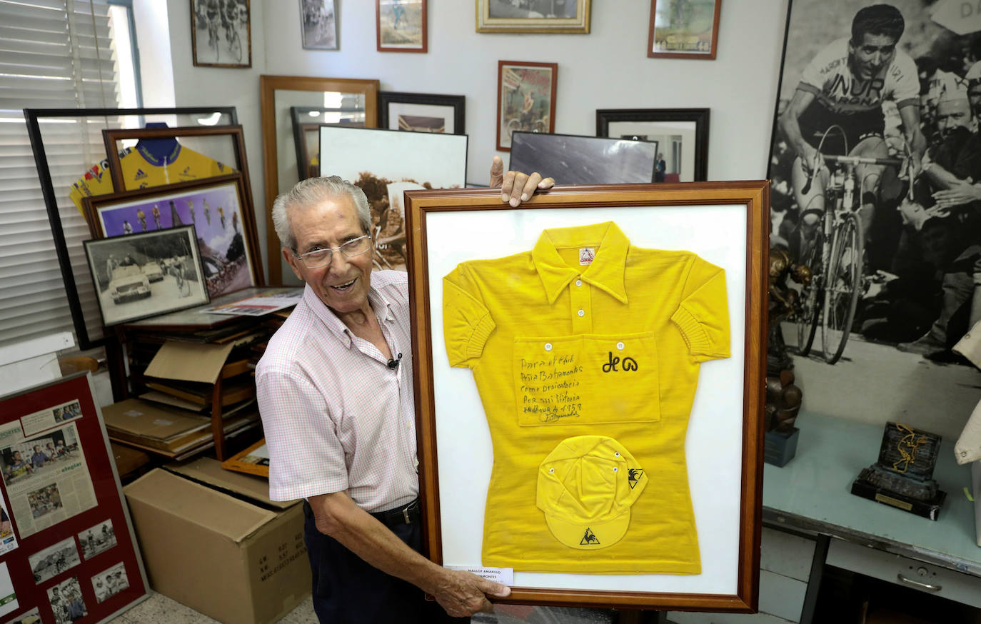 Federico Martín Bahamontes, con el maillot amarillo con el que ganó el Tour de Francia en 1959.