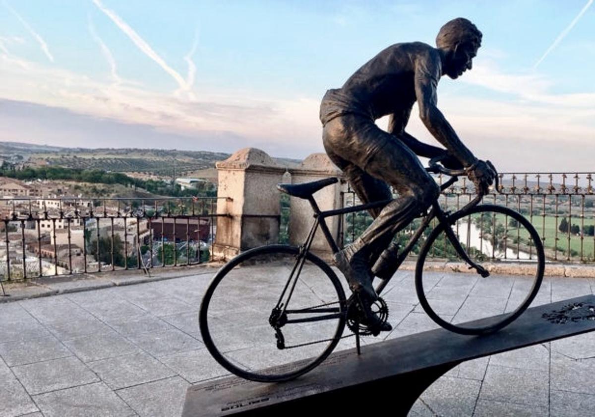 Estatua de Bahamontes en Toledo