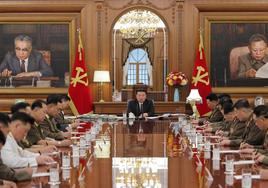 Kim Jong-un durante la reunión de la Comisión Militar Central.
