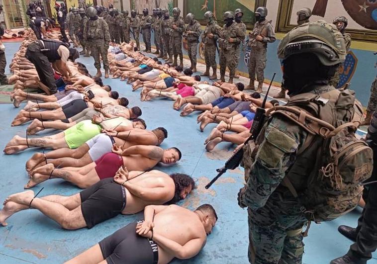 La lucha policial contra el crimen choca con el arsenal militar de las bandas en Ecuador