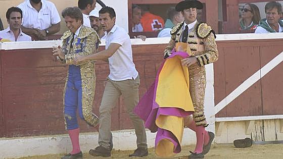 El Cordobés se traslada a Sevilla para recuperarse de su cogida