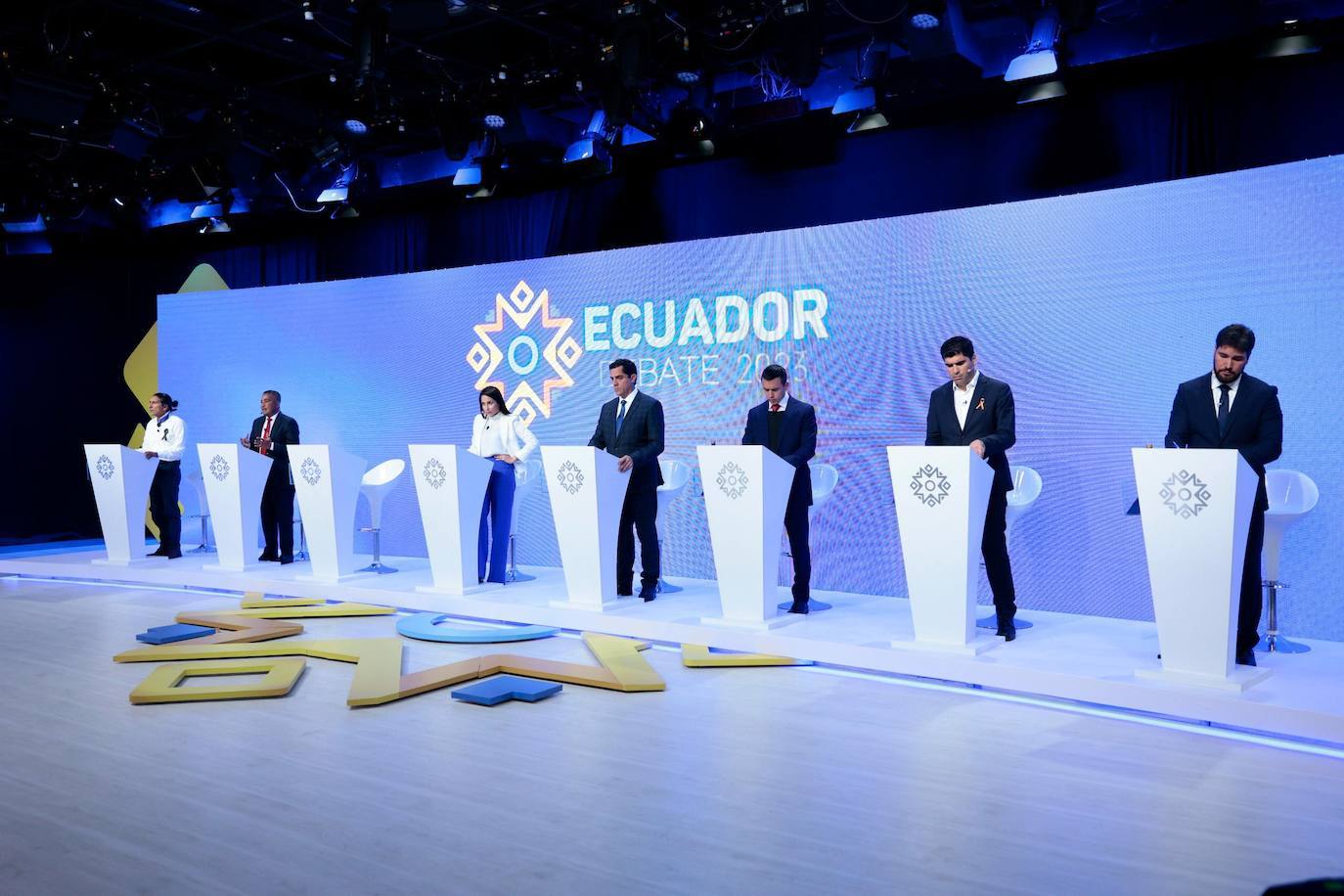 Los candidatos a la Presidencia de Ecuador durante el debate electoral a una semana de la primera vuelta