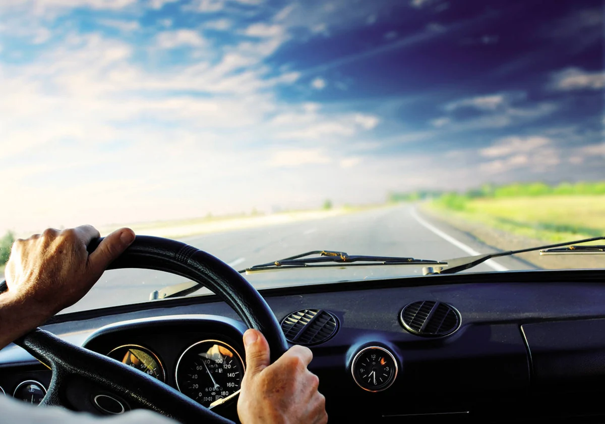 Cómo conducir con una baca en el techo del coche