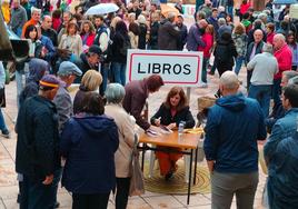 Libros para Libros: el pueblo que busca llenar su biblioteca municipal