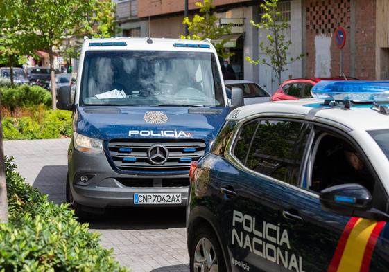 Hallan los cadáveres de una mujer y un hombre en una vivienda de Sevilla