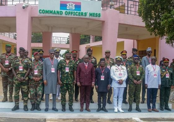 Foto de familia de los jefes del Estado Mayor de la CEDEA en el marco de la cumbre celebrada este jueves en Ghana.