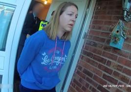 La enfermera Lucy Letby al ser arrestada en su casa en Chester el 3 de julio de 2018.
