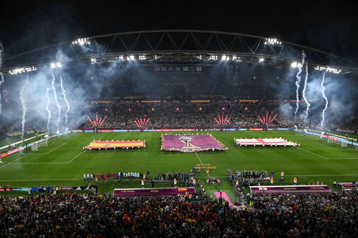 El estadio de Sídney lucía un aspecto imponente momentos antes del inicio de la gran final entre España e Inglaterra.