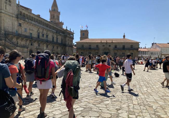 Chavalería en la Plaza del Obradoiro.