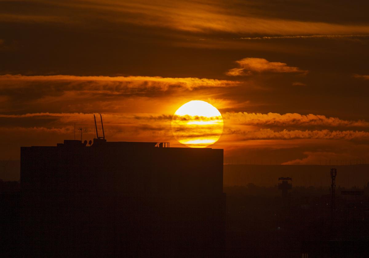 Sol sobre Zaragoza.