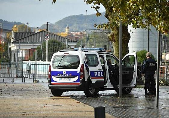Imagen de archivo de una patrulla policial en Francia.