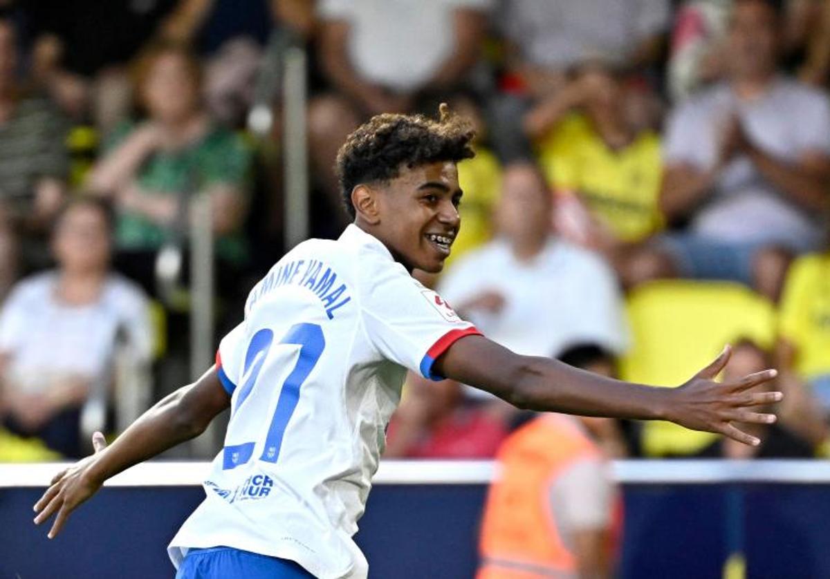 Lamine Yamal, durante el partido ante el Villarreal.