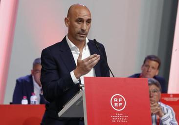 El entorno de Rubiales le pide que abandone y acabe con la crispación