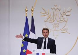 El presidente francés, Emmanuel Macron, durante la recepción de embajadores en el Palacio del Elíseo.