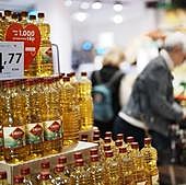 Las familias compran menos en el súper que hace un año, pero gastan un 11% más