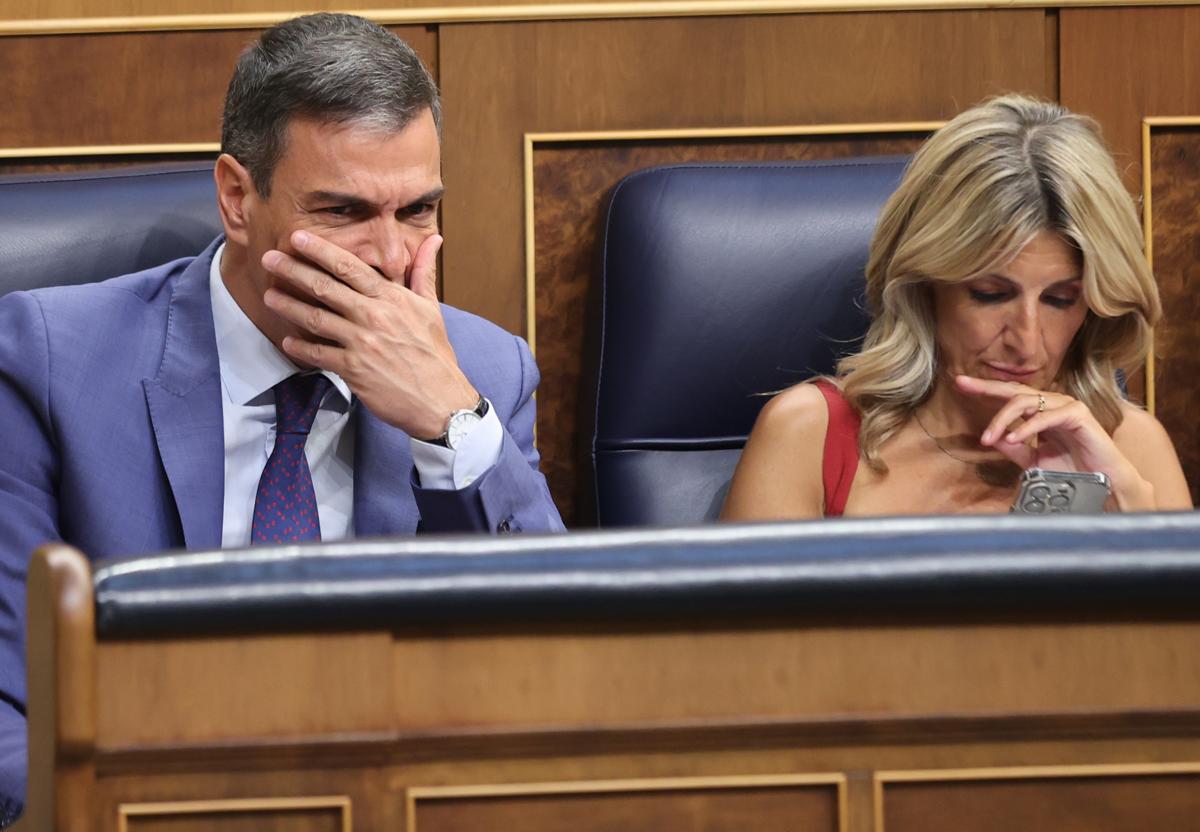 Pedro Sánchez y Yolanda Díaz, durante una sesión en el Congreso.