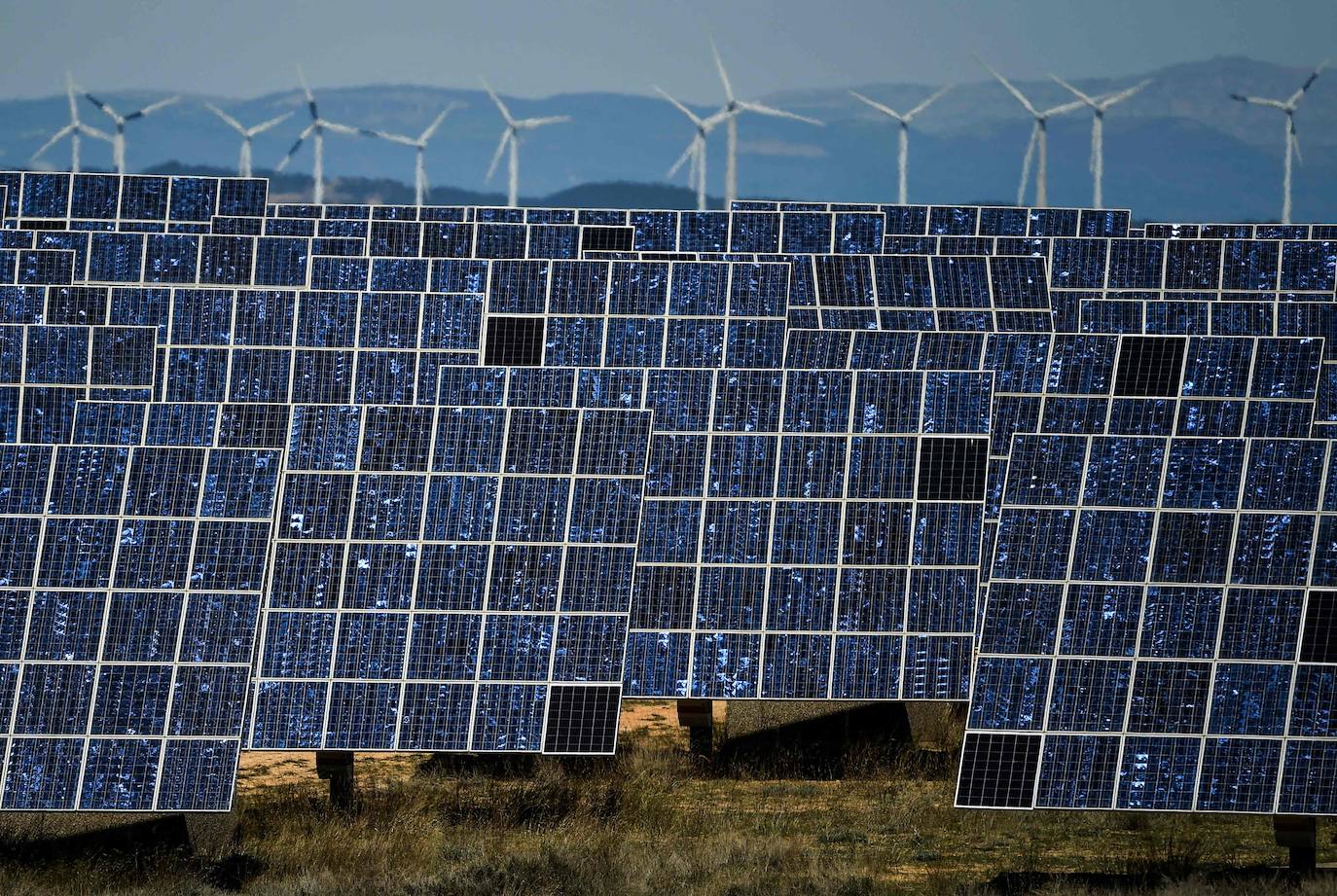 Imagen secundaria 1 - La transición energética y el cambio climático tendrán efectos aún desconocidos en la factura de la luz.