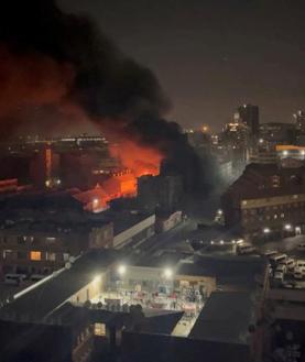 İkincil resim 2 - Güney Afrika'da bir binada çıkan yangında en az 73 kişi öldü