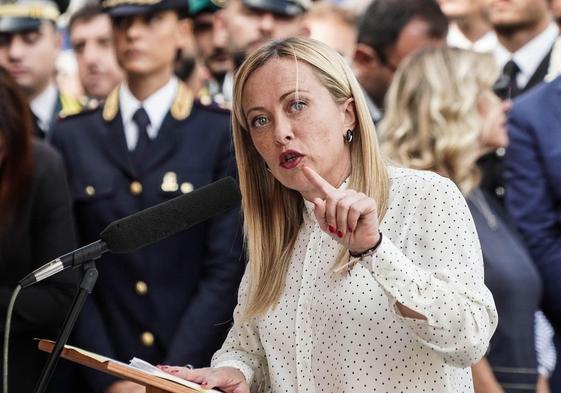 La primera ministra italiana, Giorgia Meloni, asiste a una reunión del Comité para el Orden y la Seguridad en Nápoles