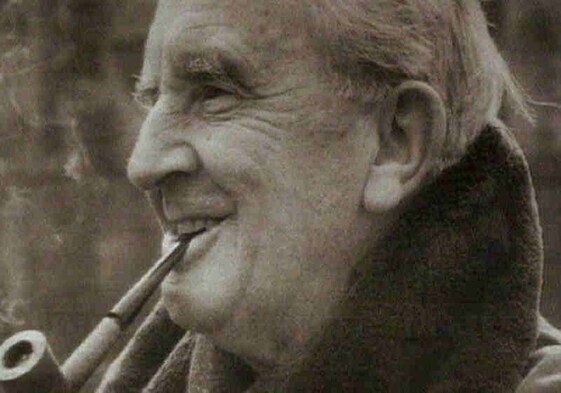 El escritor John Ronald Reuel Tolkien en una Imagen del documental 'El mundo fantástico de Talkien'